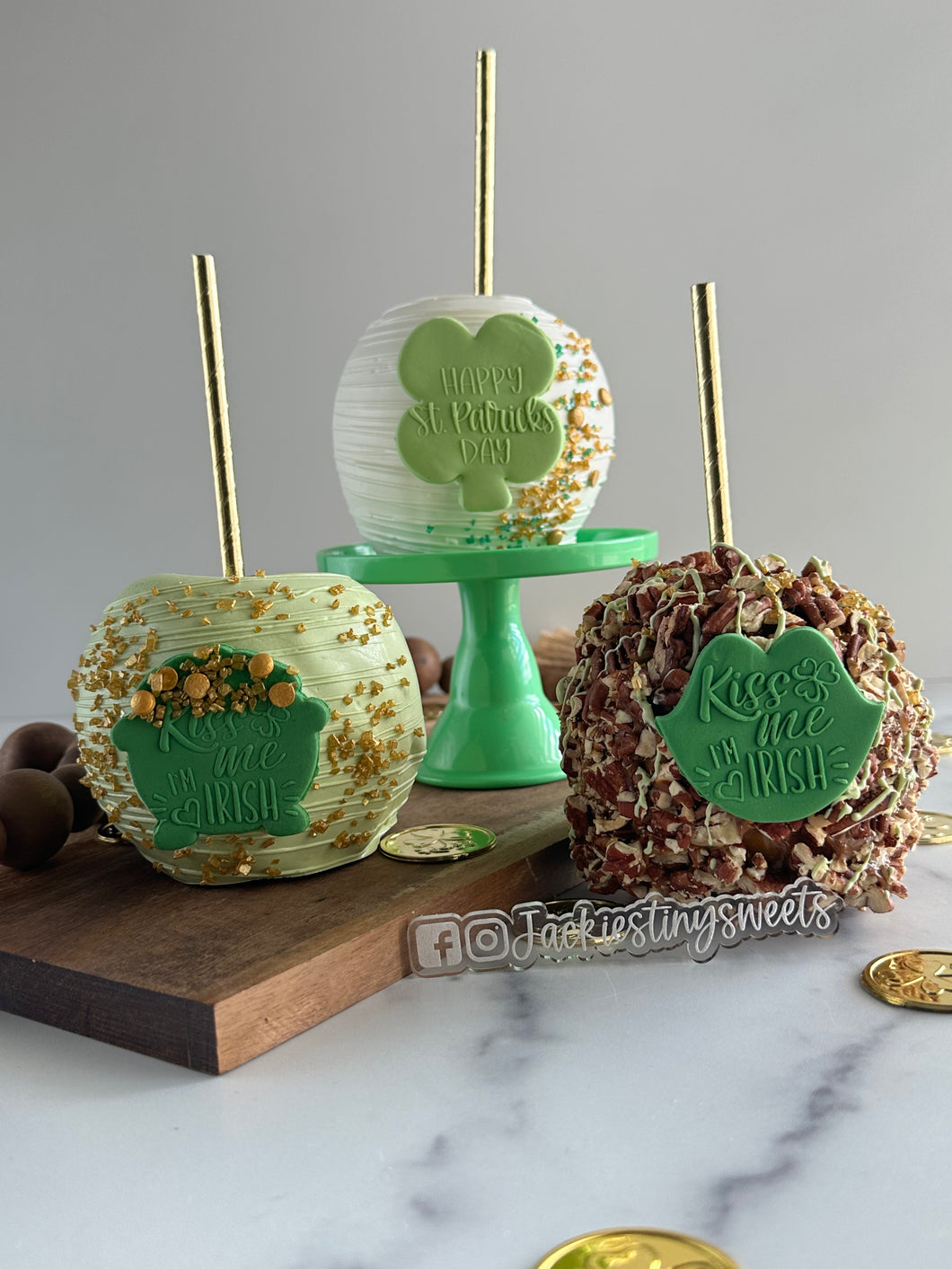 CARAMEL APPLES