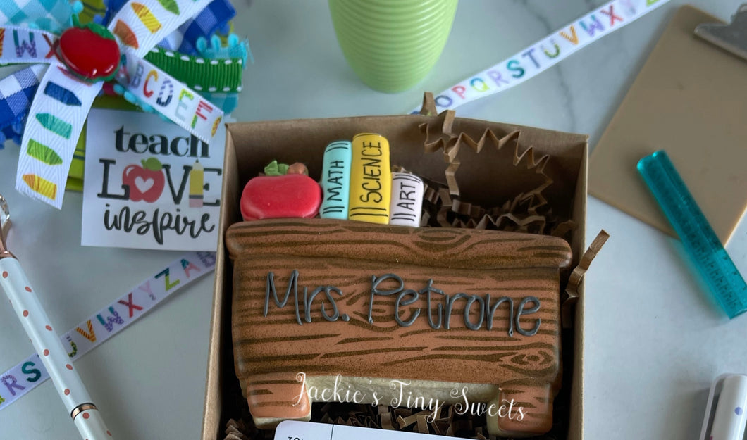 TEACHER PERSONALIZED DESK